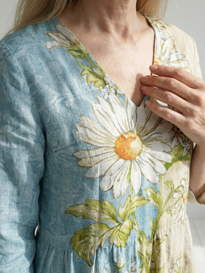 Daisy floral midi dress close-up of V-neck and 3/4 sleeve in light blue and cream