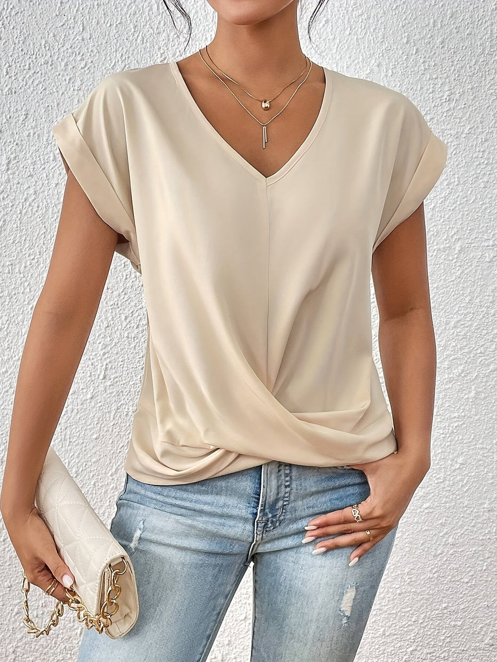 Women’s Cleo™ classic V-neck t-shirt with twist-front hem, beige