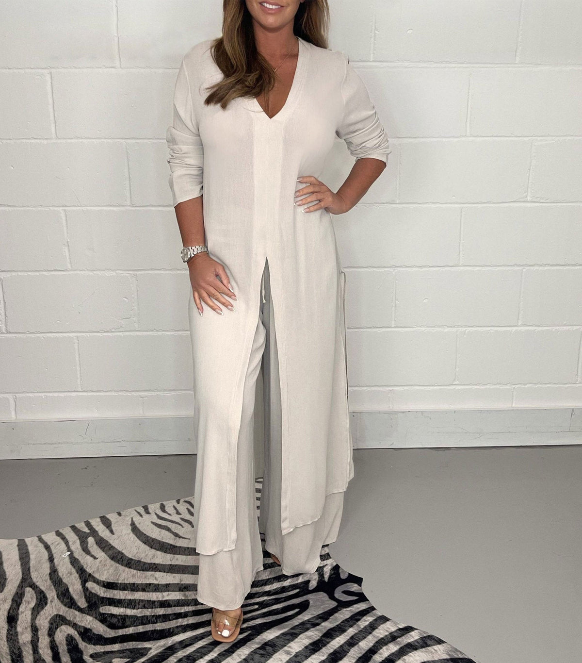 Comfy two-piece tunic and pants set, cream V-neck tunic with long sleeves and slit