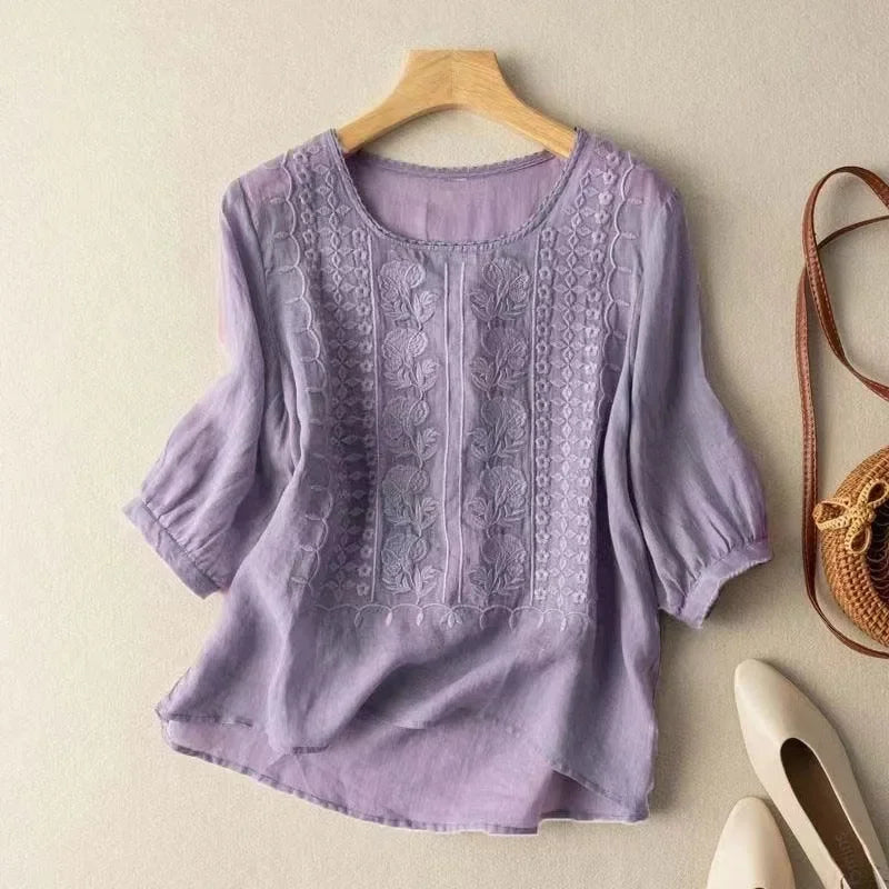Lavender embroidered blouse, round neck, three-quarter sleeves, vertical textured front