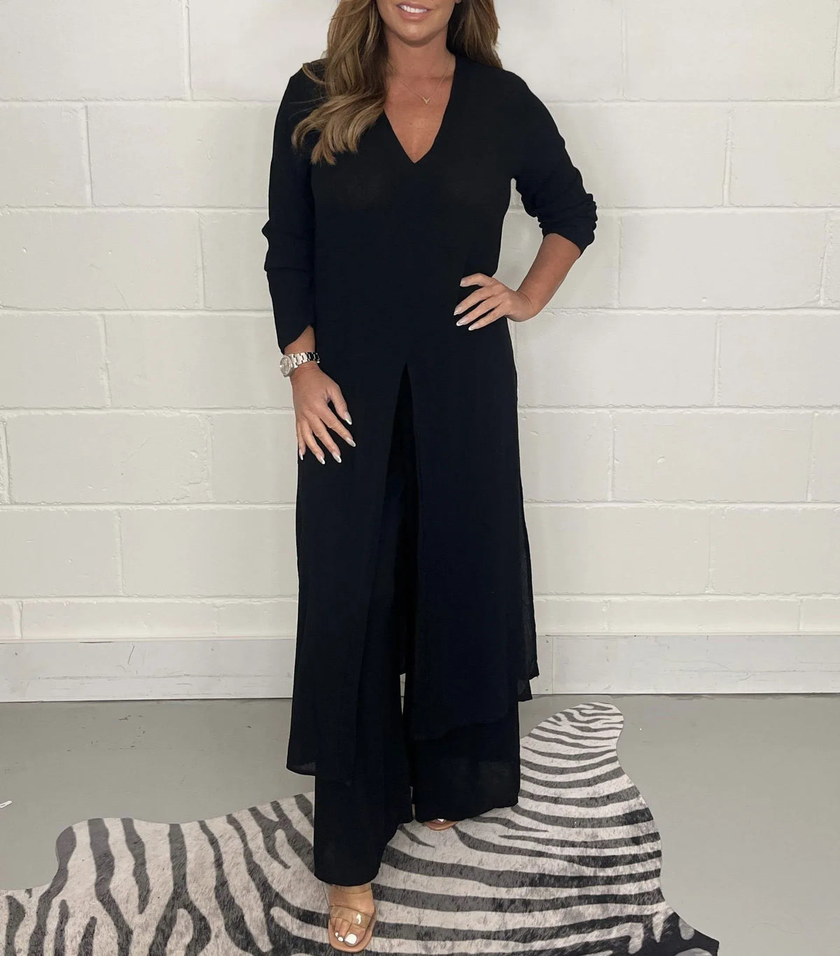 Comfy two-piece tunic and pants set, black V-neck tunic with side slit