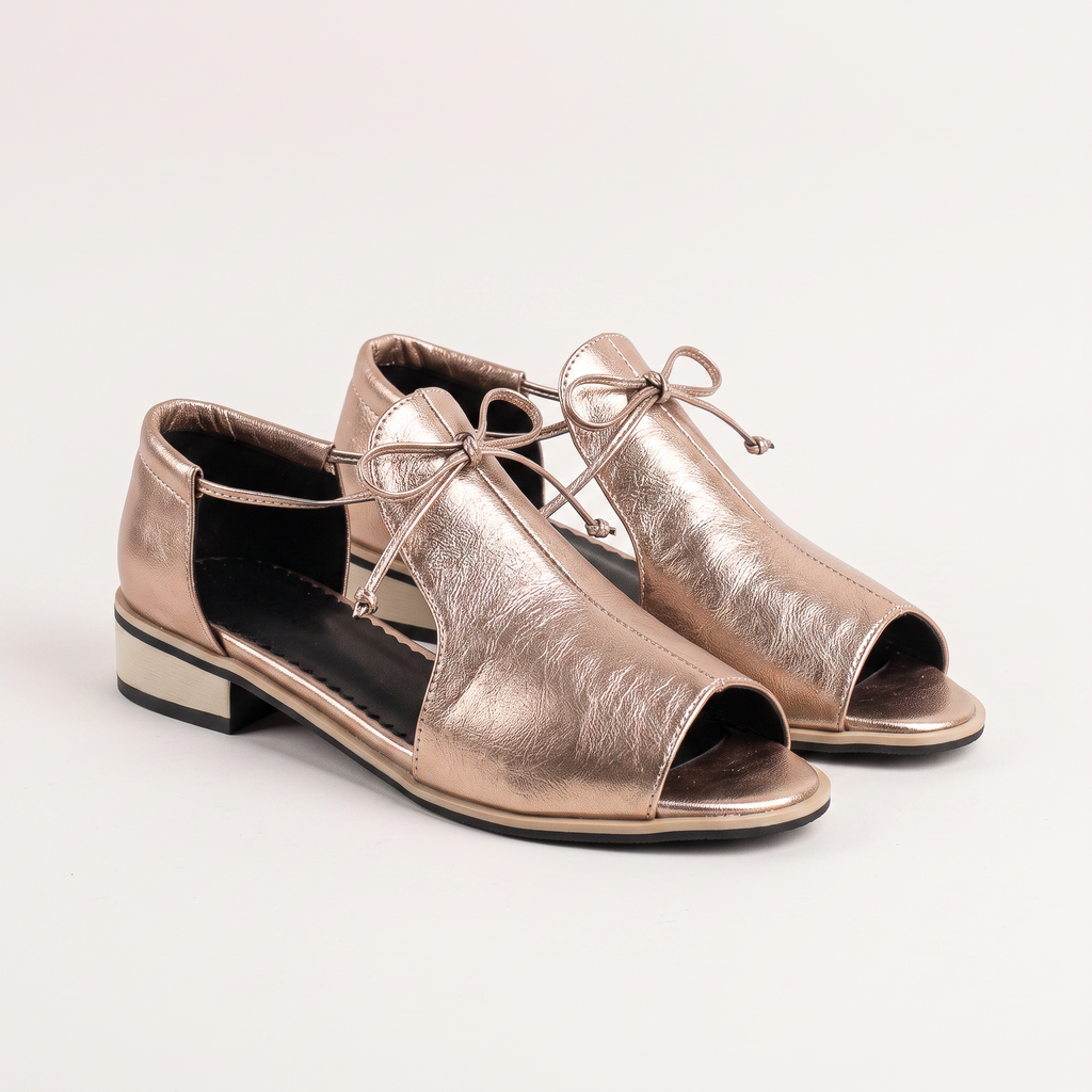 LILLIANA – STRAP-STYLE LEATHER SANDALS.